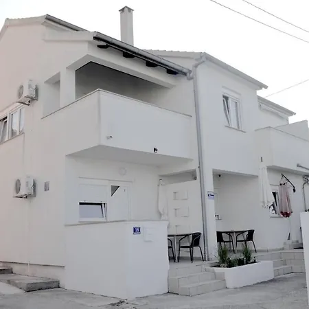 With A Parking Space Preko, Ugljan - 21491 Apartman *
