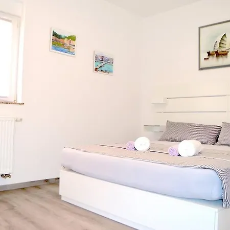 With A Parking Space Preko, Ugljan - 21491 *
